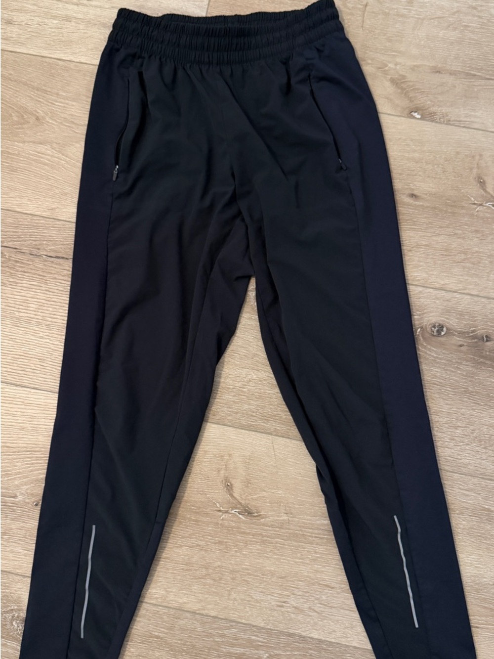 Nike Black women Athletic Joggers with Reflective Accents women size S